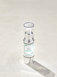 Skintegra Tria Light tretmanska krema protiv akni i komedona sa niacinamidom i još 13 aktivnih sastojaka u bočici